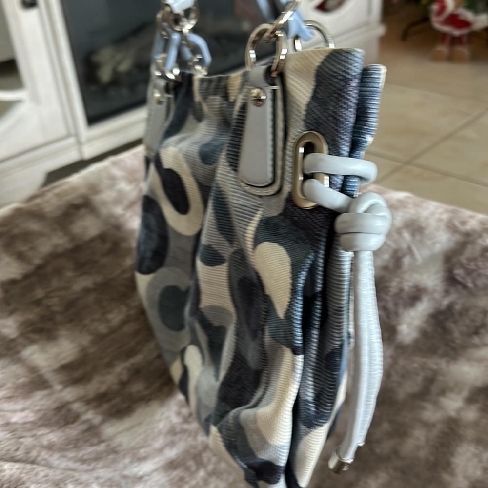 Coach - Picture 3 of 5